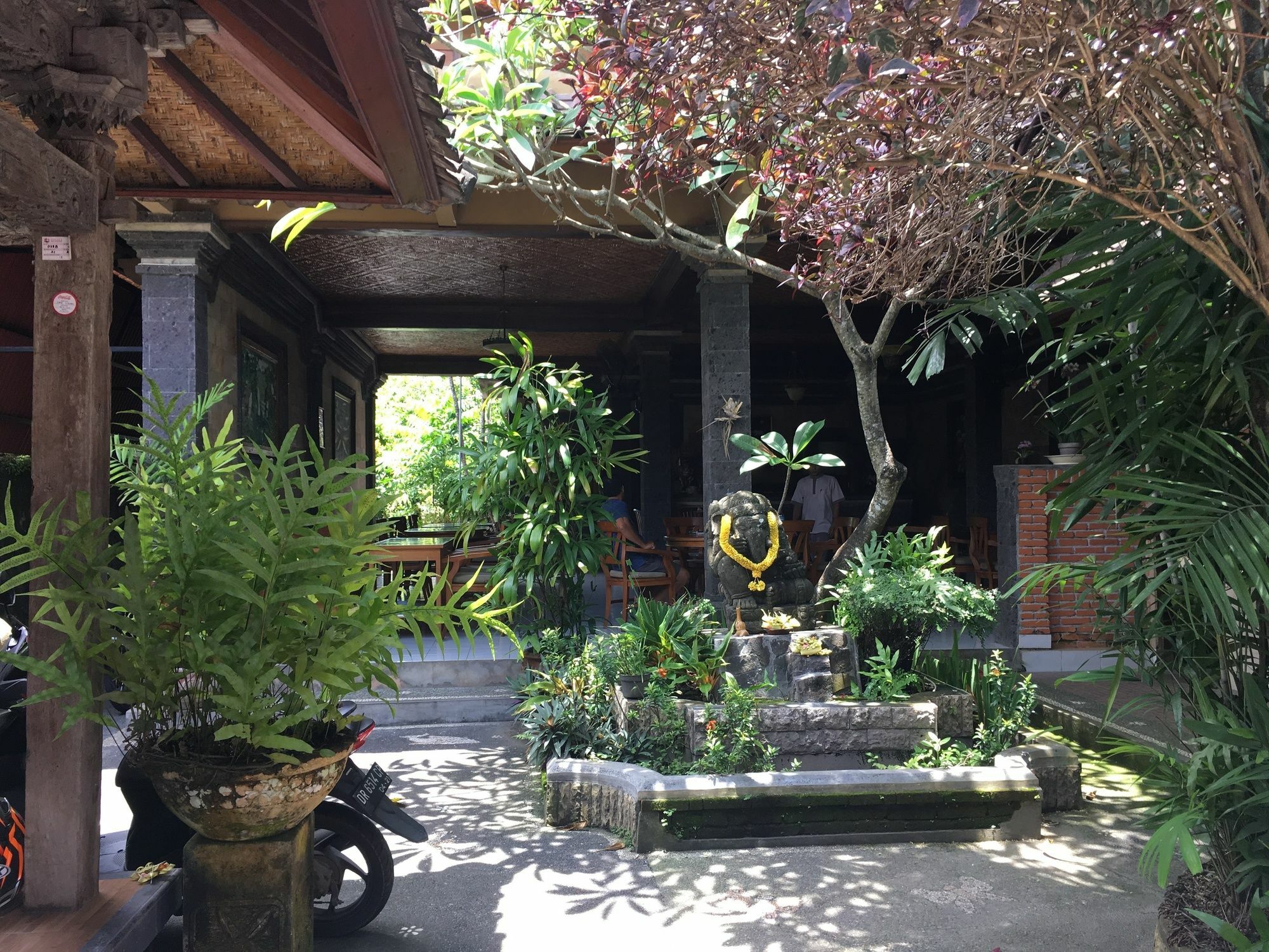 Cafe Wayan & Cottages Mangsit Exterior foto
