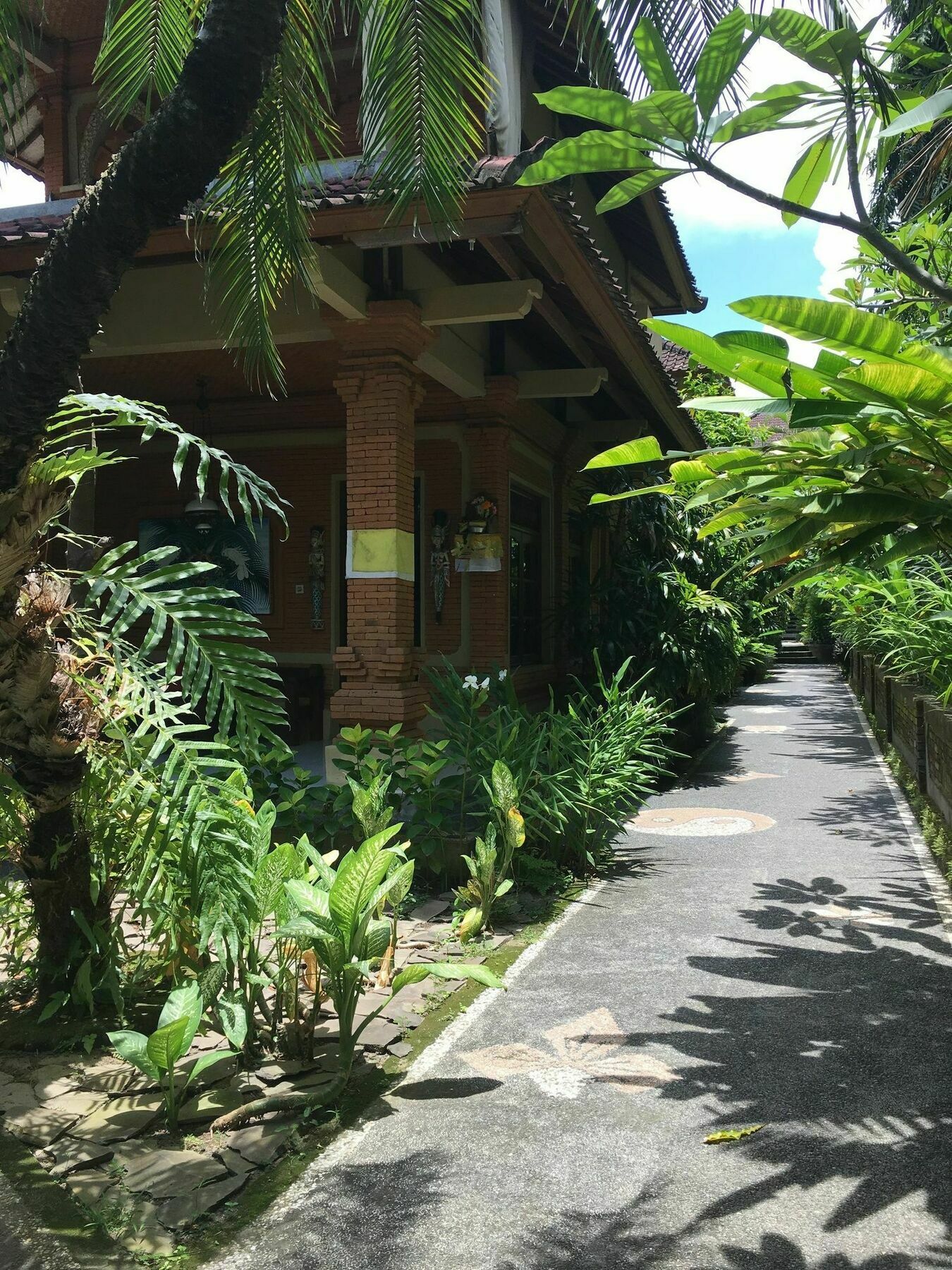 Cafe Wayan & Cottages Mangsit Exterior foto